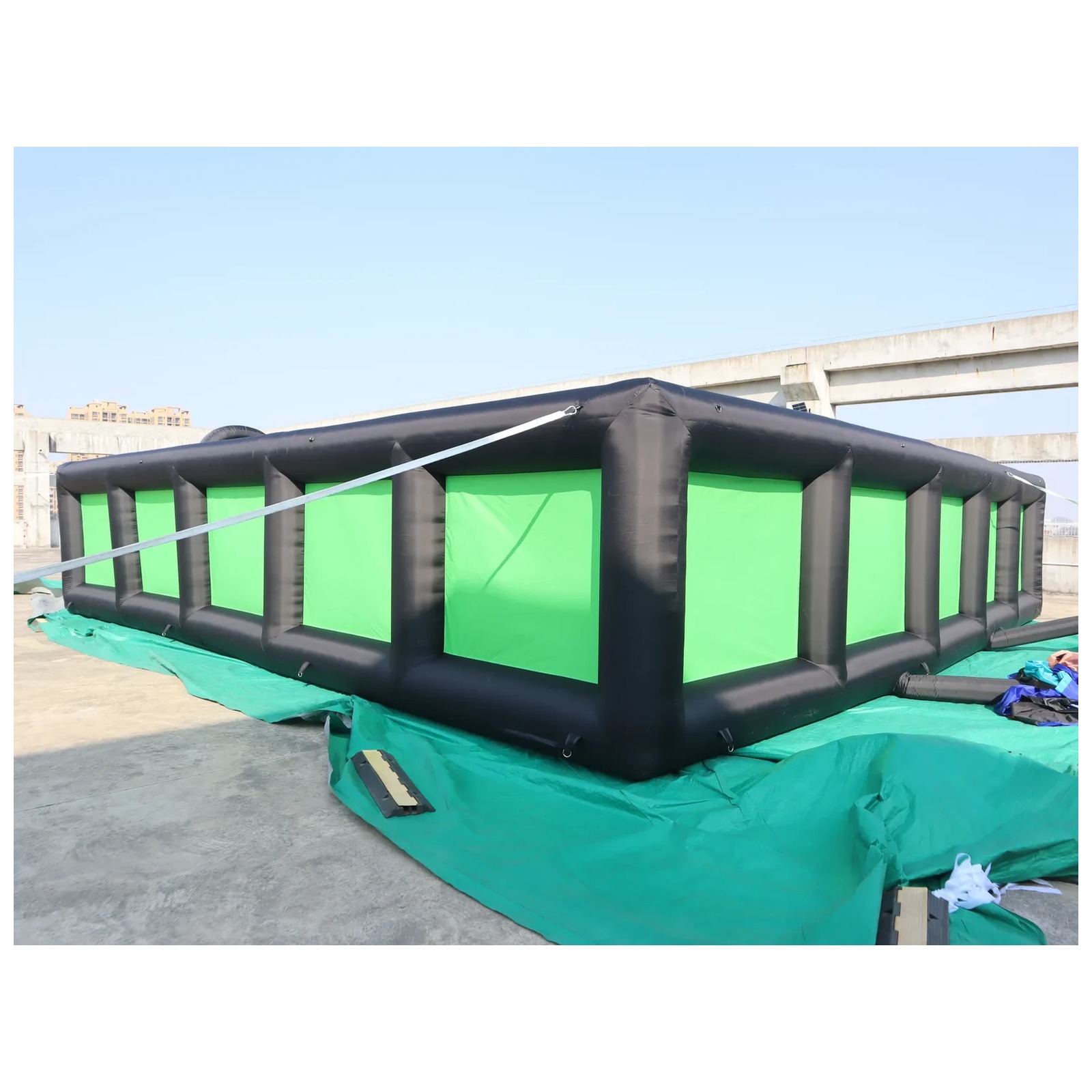 Outdoor Black Green Inflatable - Outdoor Adventure Kids Party recension och pris